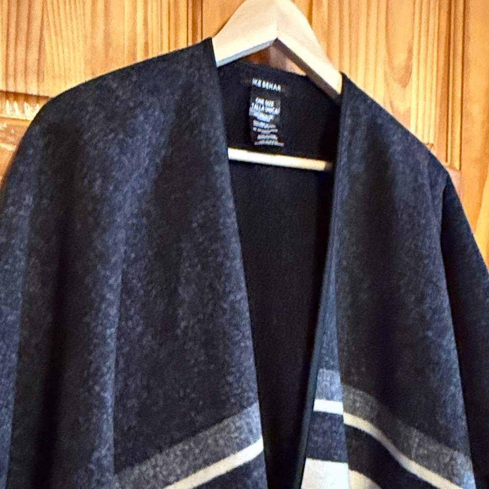Ike Behar Womens Reversible Fashion Wrap Black/Gray/Beige Plaid One Size NWT - Picture 4 of 6